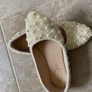 Pearl Bedazzled flats size 6
